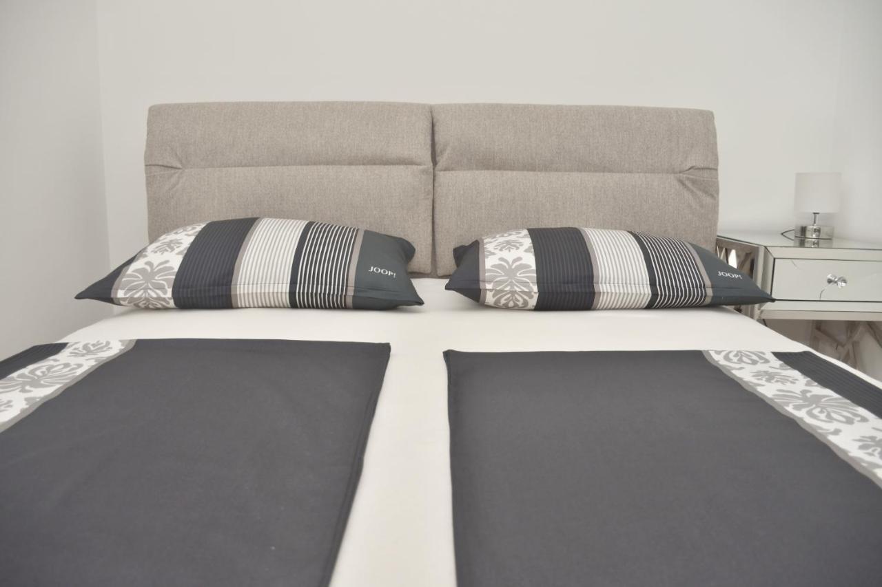 Apartment Josip 2 ตรีบูนย์ ภายนอก รูปภาพ