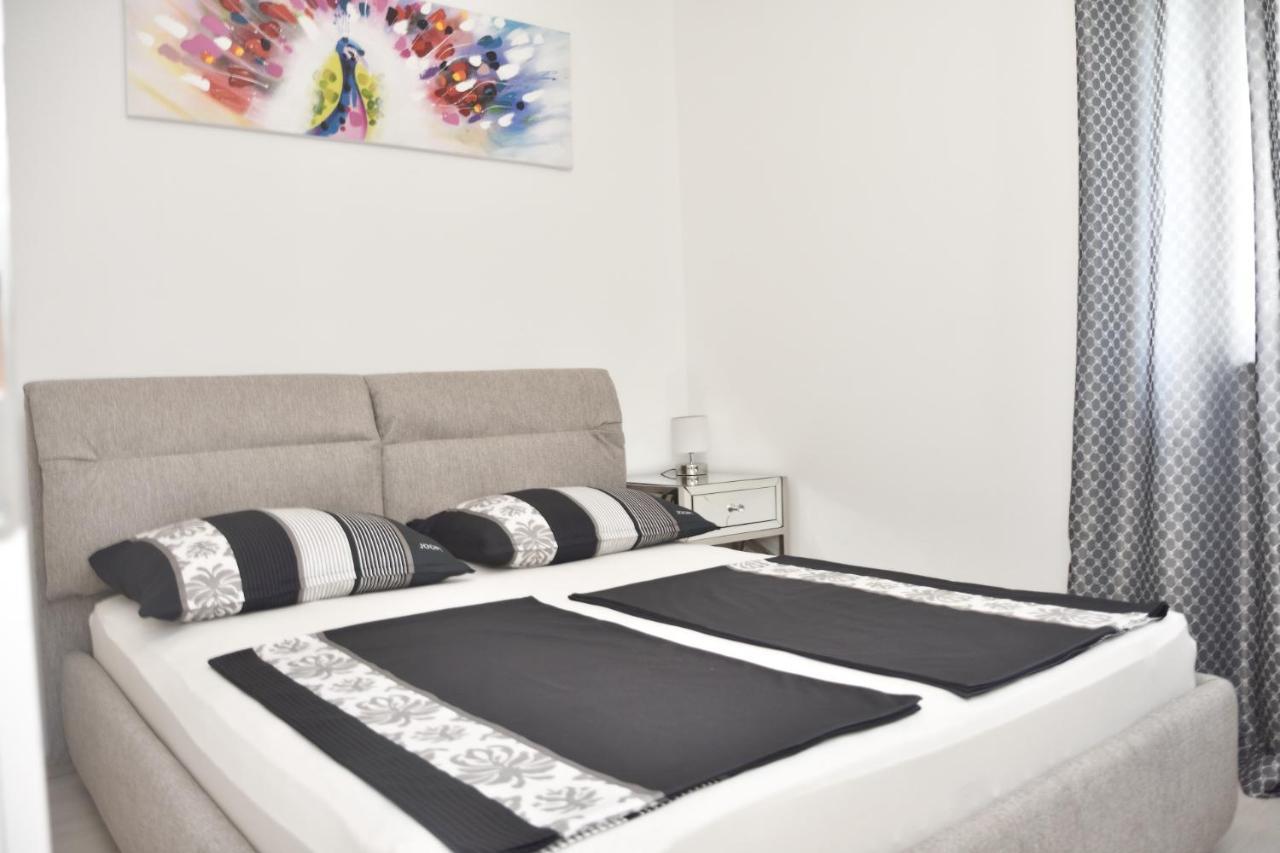 Apartment Josip 2 ตรีบูนย์ ภายนอก รูปภาพ