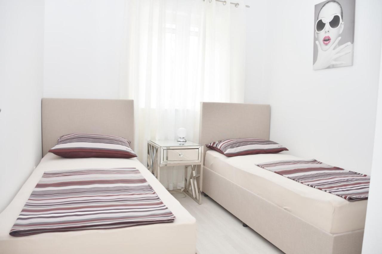 Apartment Josip 2 ตรีบูนย์ ภายนอก รูปภาพ