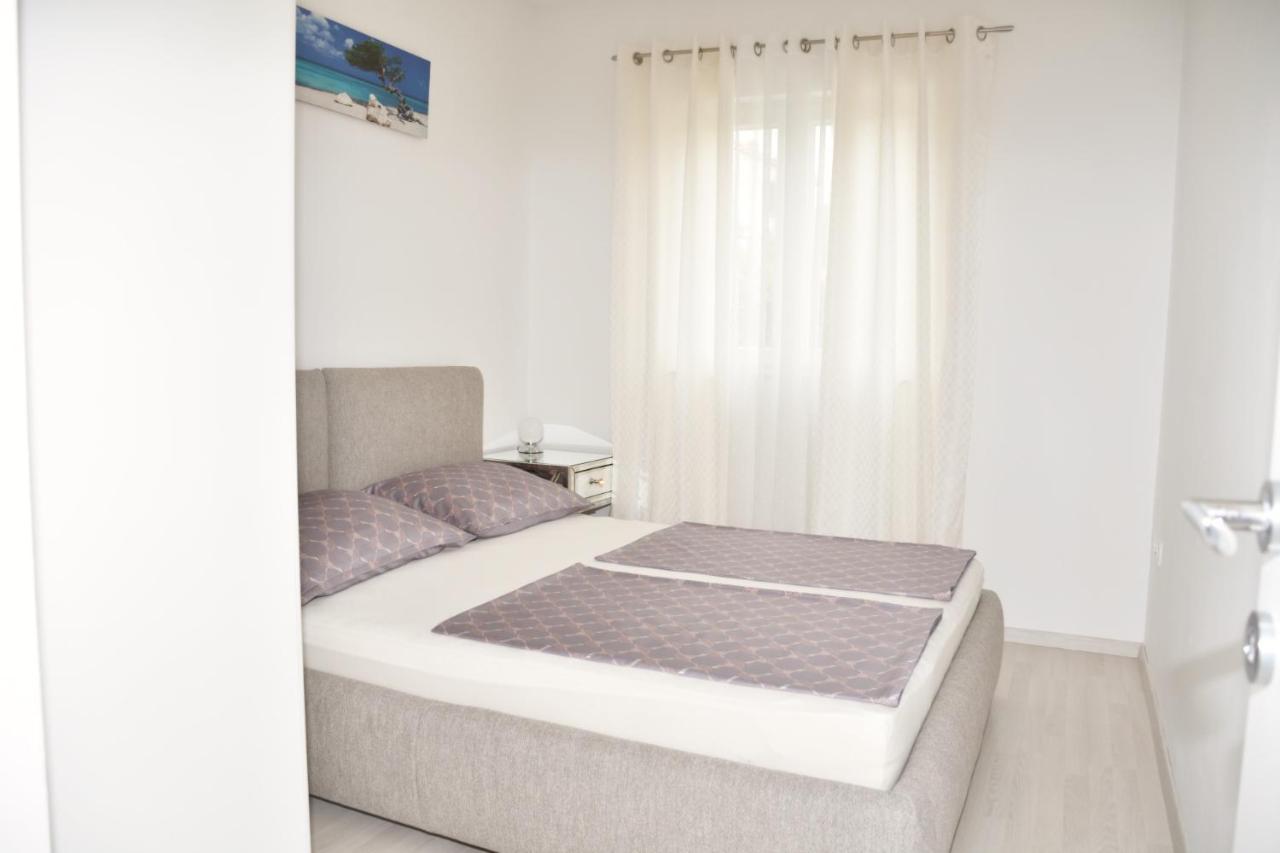 Apartment Josip 2 ตรีบูนย์ ภายนอก รูปภาพ