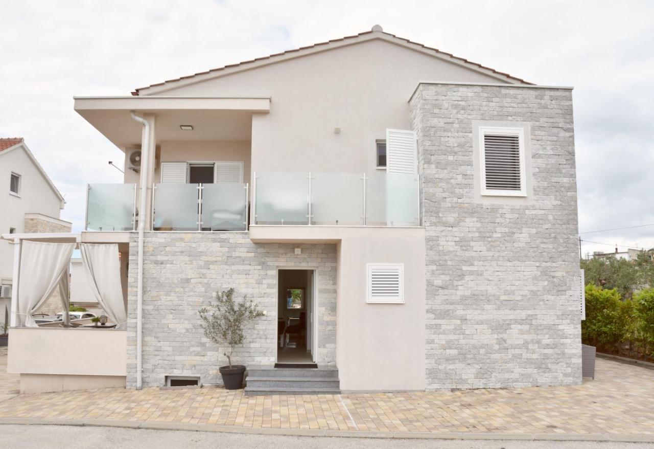 Apartment Josip 2 ตรีบูนย์ ภายนอก รูปภาพ