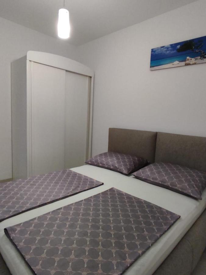 Apartment Josip 2 ตรีบูนย์ ภายนอก รูปภาพ
