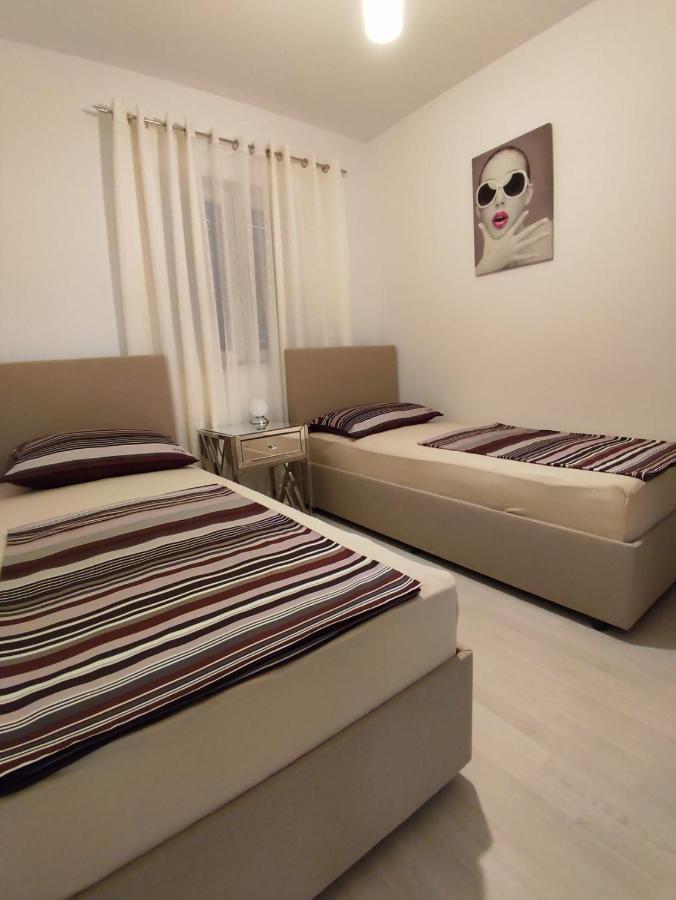 Apartment Josip 2 ตรีบูนย์ ภายนอก รูปภาพ
