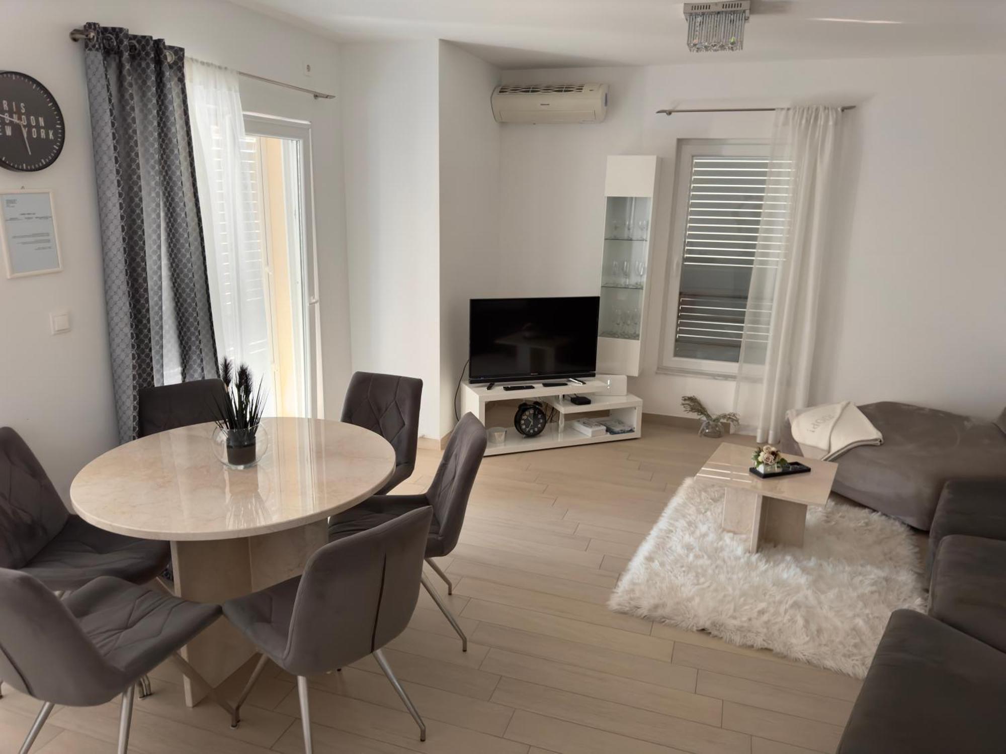 Apartment Josip 2 ตรีบูนย์ ภายนอก รูปภาพ