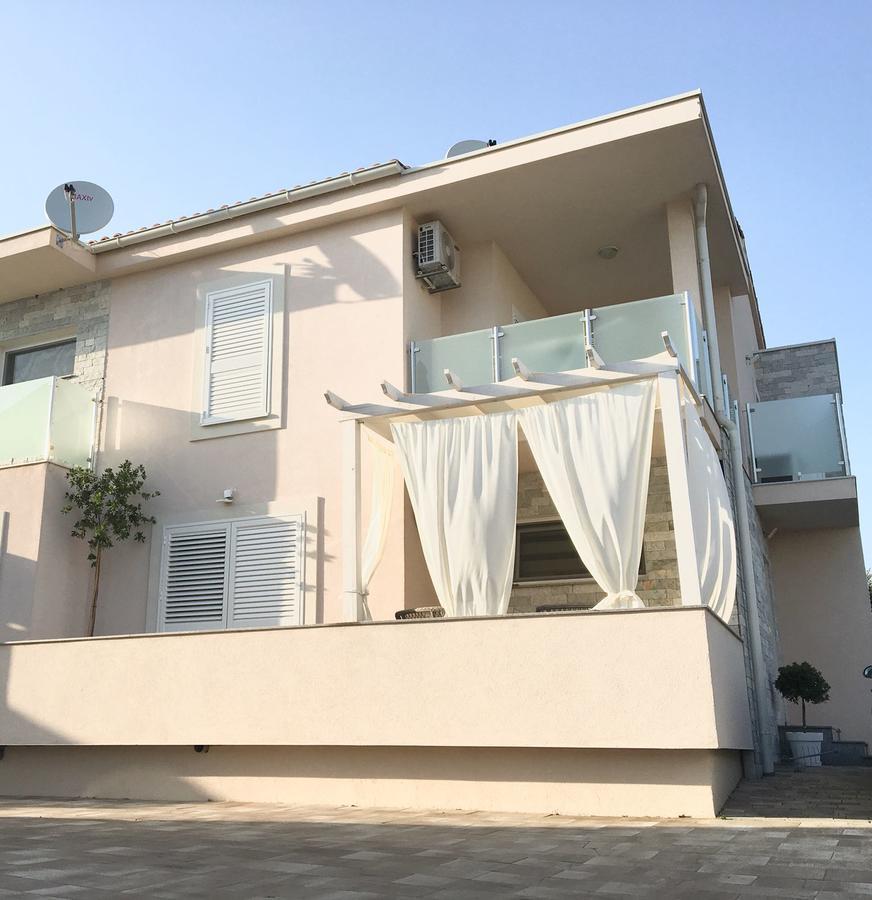 Apartment Josip 2 ตรีบูนย์ ภายนอก รูปภาพ